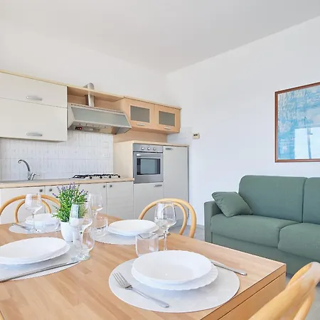 Brezza Marina شقة كيريالي